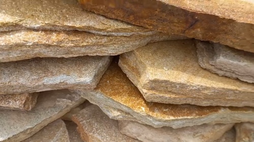 Плитняк златолит жёлтый золотистый для отмостки купить в Ярославской области