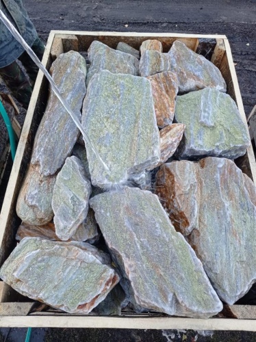 Златолит жёлтый, жёлто-зелёный глыбки и валуны для ланшафтного дизайна купить в Ярославской области