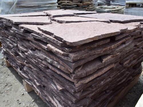 Плитняк лемезит бордовый для облицовки цоколя 20-25 мм  купить в Ярославской области