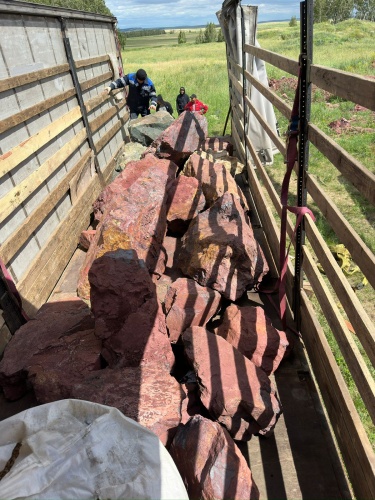 Ландшафтные глыбы красно-фиолетовые 200-1000 килограмм купить в Ярославской области