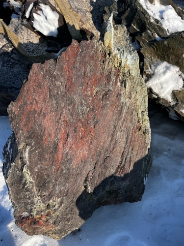 Ландшафтные глыбы красно-фиолетовые 200-1000 килограмм купить в Ярославской области