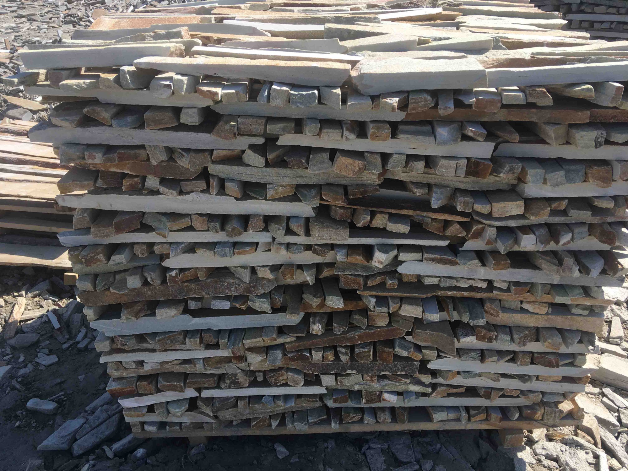 Горбушка златолит золотистый для облицовки купить в Ярославской области