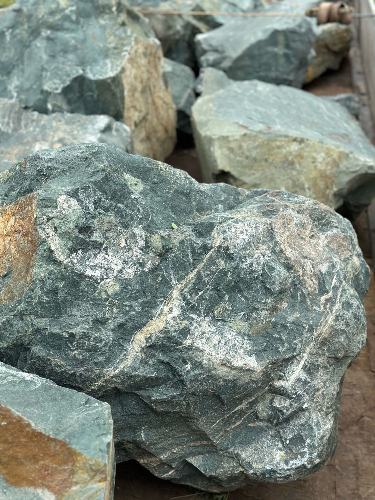 Камни для ландшафтного дизайна зелёные 10-60 килограмм купить в Ярославской области