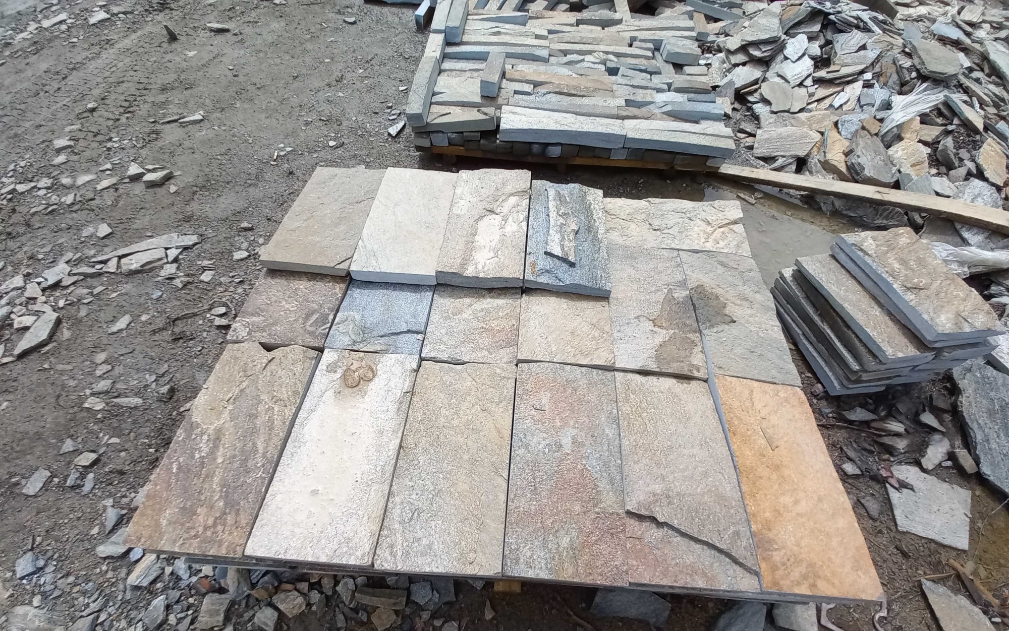 Плитка пилёная златолит Уральский для фасада купить в Ярославской области