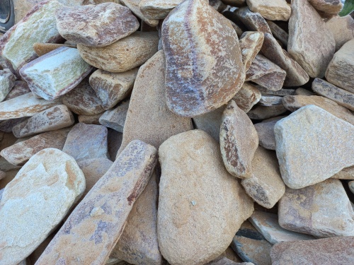 Златолит жёлтый, жёлто-зелёный глыбки и валуны для ланшафтного дизайна купить в Ярославской области