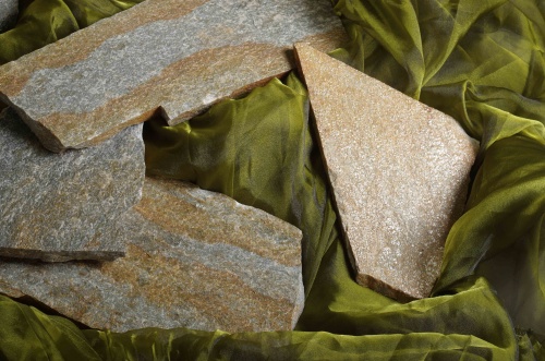 Плитняк златолит Уральский для цоколя, отмостки купить в Ярославской области