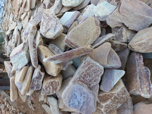 Златолит жёлтый, жёлто-зелёный глыбки и валуны для ланшафтного дизайна купить в Ярославской области
