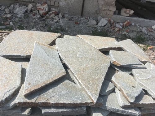 Златолит серебристый галтованный для лестниц купить в Ярославской области